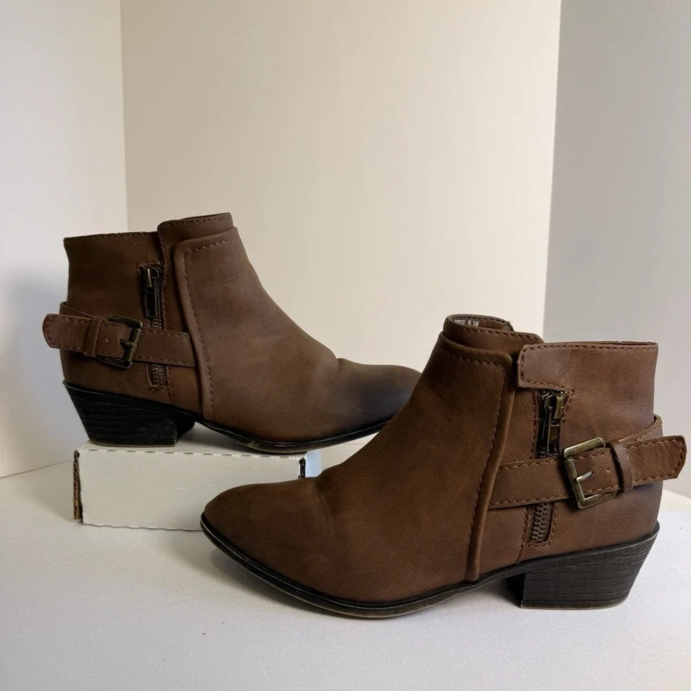 Madden Girl Hunttz Vegan Bootie Stacked Heel Side Zip Brown 6.5M Women/Teen
